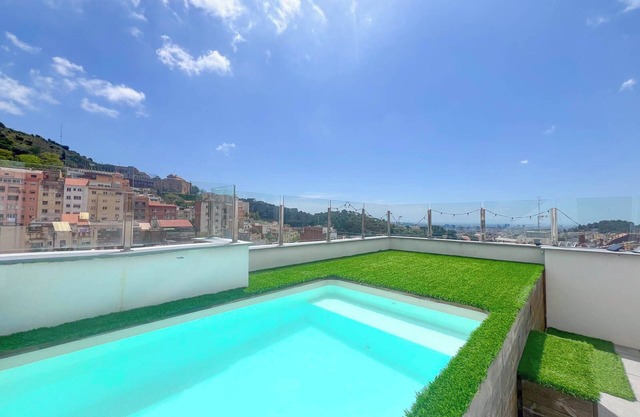 Impresionante casa con terraza y piscina