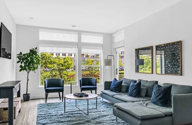 Brentford #262 · Azure Escape 2BR/2BTH: Tysons Oasis with Amenities