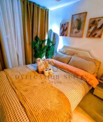 Azure Staycation by Oveecation Suites