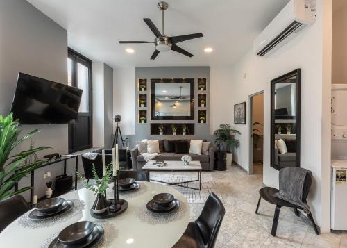 B&W, 2BR, Near Beach, WIFI, AC in Old San Juan