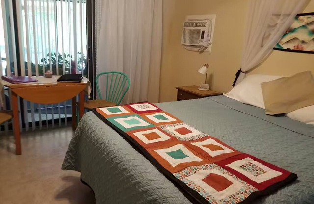 Babe's Garden, Private entrance w/ Private Bath