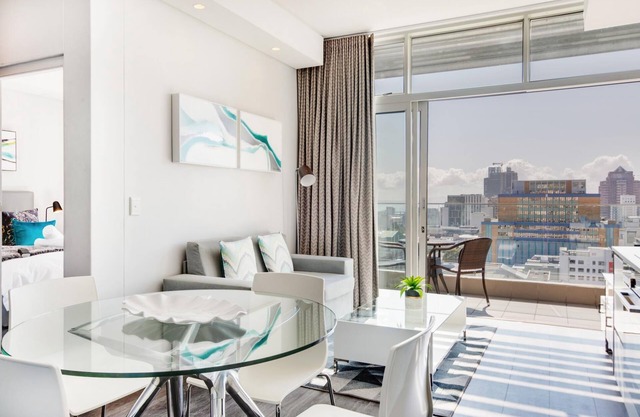 Backup-Powered Trendy Apartment in the CBD on Popular Bree Street