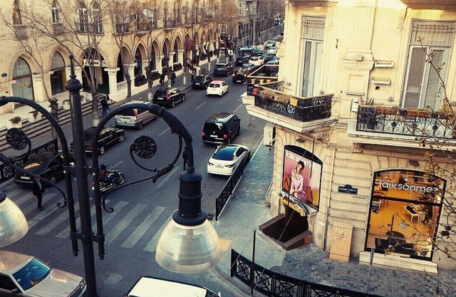Baku Apartment! ¡Centro de la ciudad! Lugar grande y acogedor!