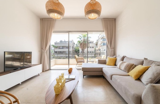 Balcony & Comfort by FeelHome