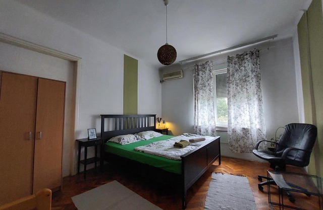 Balkanska Private Rooms & Apartment