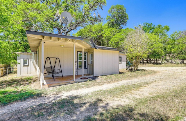Bandera ‘Carriage House’ w/ Medina River Access!