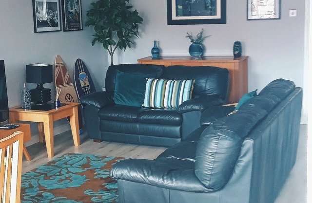 Bangor - 2 Bed Apartment- Sleeps 4 -privateparking