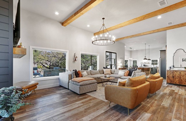 Barndo on the Blanco | Upscale 4BR - New Pool and Hot tub Aug 1st!