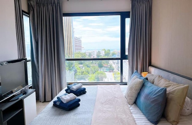 BASE Central PATTAYA Huge 2BED King&Queen with Infinity Pool & Free Netflix!
