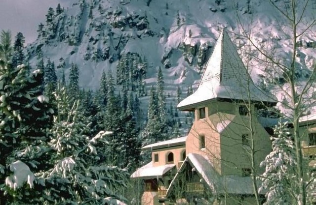 Base de Squaw Valley, a pie de Montacargas y Village, Great Servicios