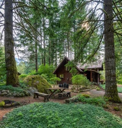 Basecamp Compound - Hot Tubs & Highland Cows