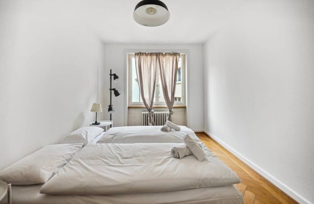 Basic Apartment in vibrant residential part of ZH!
