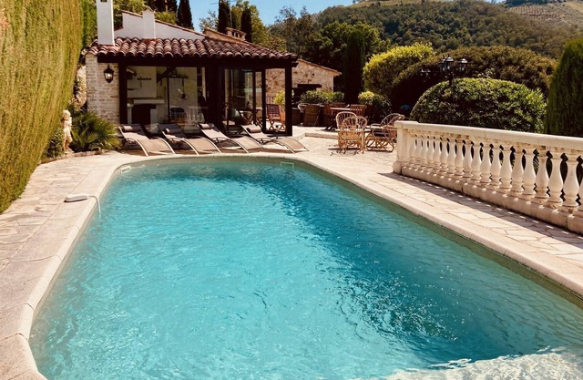 Bastide Belle Vue. Fabulous pool. 15 min to coast