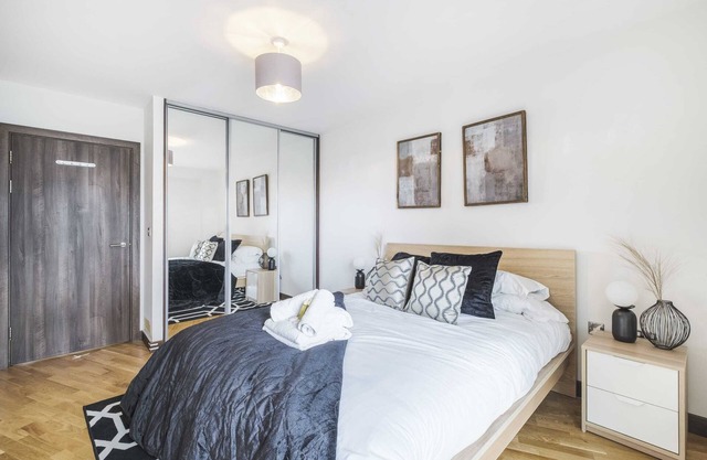Battersea River View Apartment