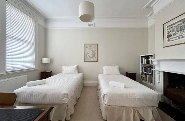 Battery Point Village - Stunning Large Home