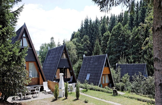 Chalet con terraza junto al lago para nadar