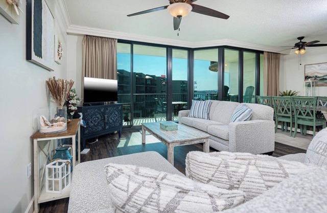Bay Front 2 Bedroom Condo!