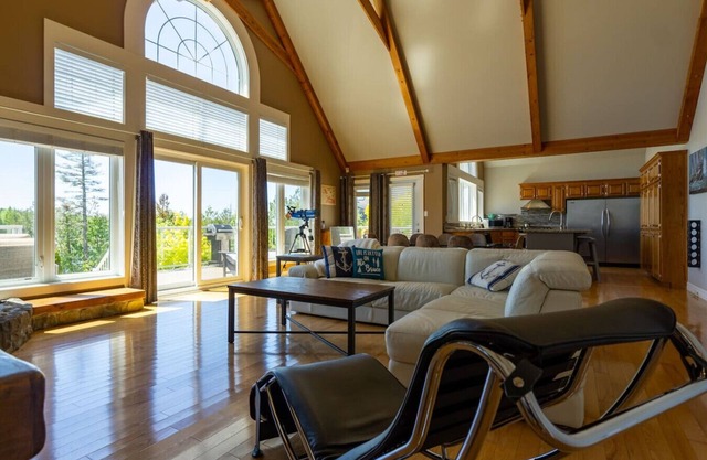 Bay Shore Luxe - Luxury Lake Huron Waterfront