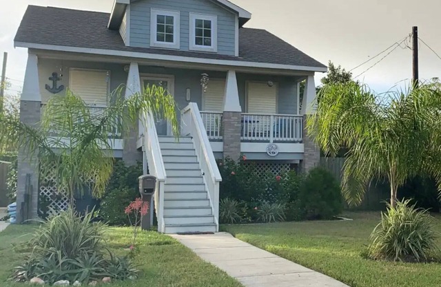 Bay View, Fishing, Watersports, Tropical Yard, Central Location!