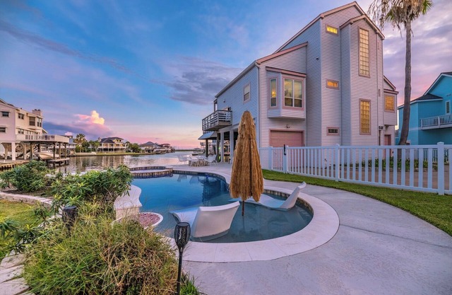 Bay Views Family & Pet Friendly Steps to Beach