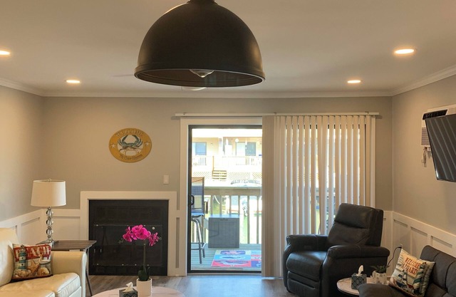 Bayside Canal condo in Mid-Town Ocean City, MD Pets Welcome, No pet fee!!