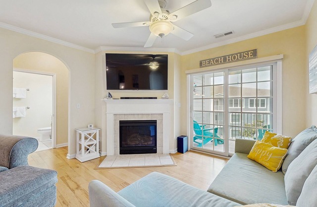 Bayside Condo w/ Balcony & Amazing Shared Pools, Hot Tub, Golf, Tennis, Fitness