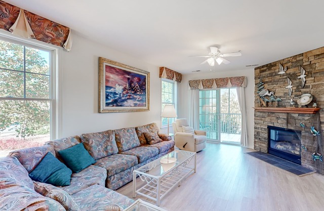 Bayside Resort 2nd floor condo w/ pool, dog-friendly, and gym