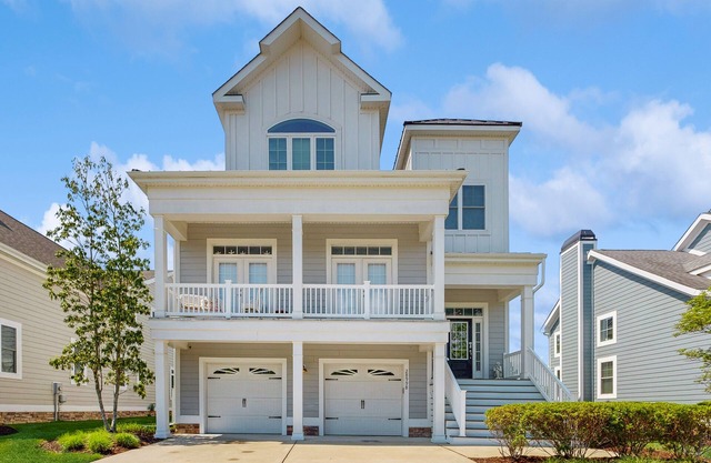 Bayside Resort house w/ basketball court, private gas grill, tennis court