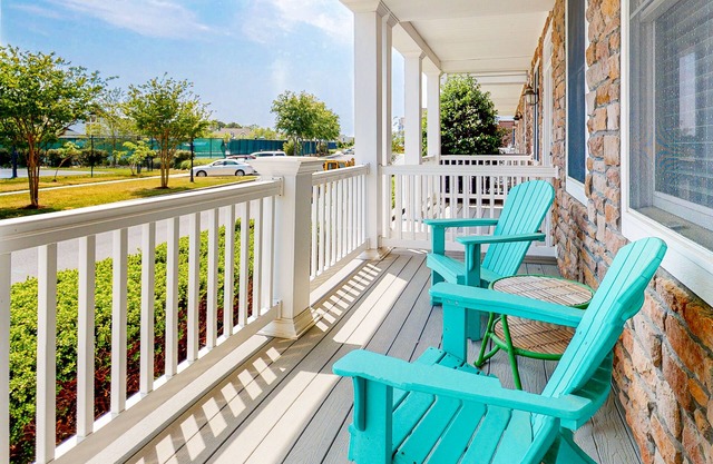 Bayside Resort townhouse w/ gym, private gas grill, pool, and free WiFi