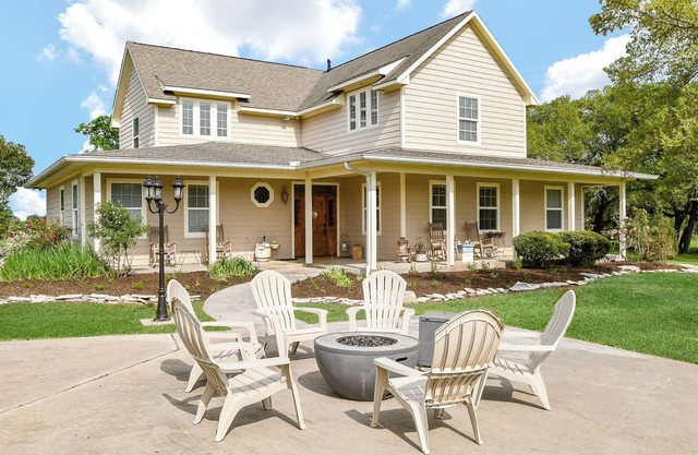 BBB 23 acre Ranch, Designer TX chic, 5 min. Brenham, 10 min. Lake Sommerville