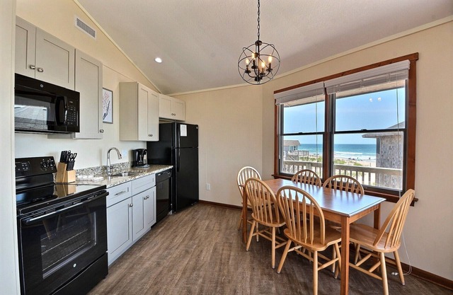 Beach Break Cottage- Excelentes vistas al mar- Pasos a la playa- Piscina comunitaria