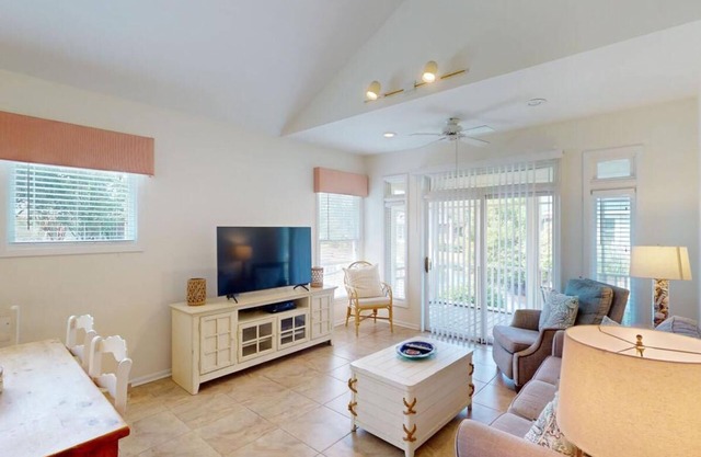 Beach Bum Adventure 2 Bdrm 2 Bath Scenic View