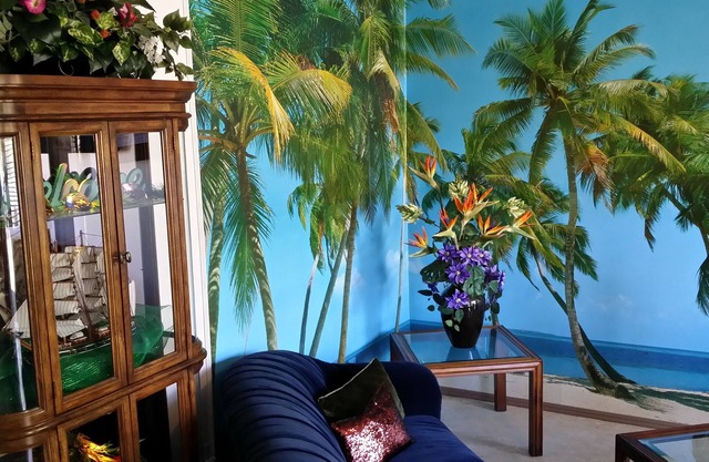 Bakersfield Beach Bungalow con garaje adjunto, puerta para mascotas y carrera de perros