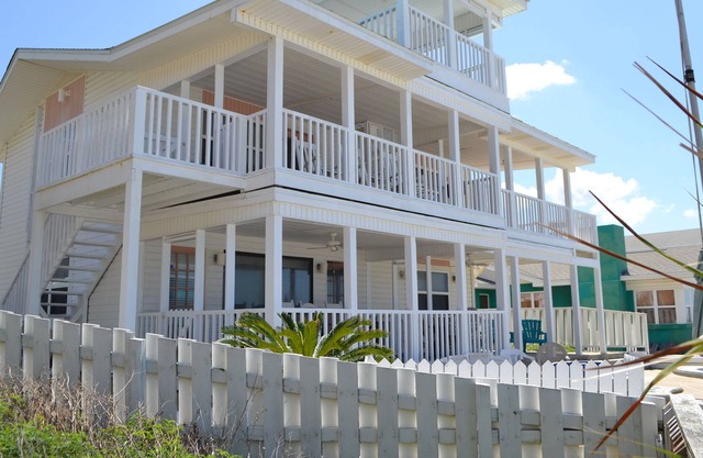 5 BD / 3. 5 BA BEACH FRONT Hasta 17 huéspedes o hasta 29 cuando se alquila con casas rurales