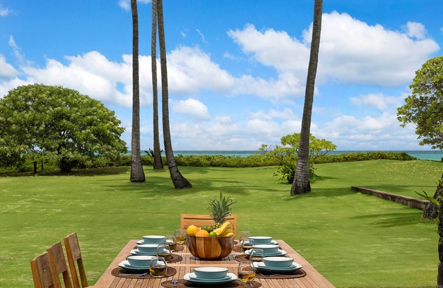 Beach Front Kailua with Large Lawn