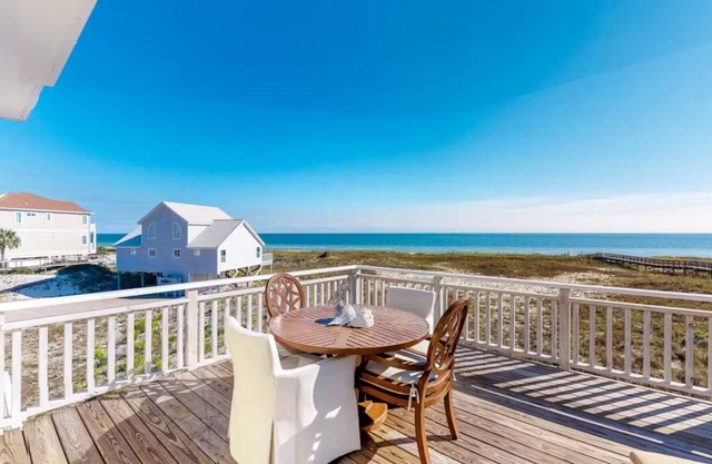 Beach Front Views, Private Pool, Private Mini-Putting Green, Free Beach Gear!