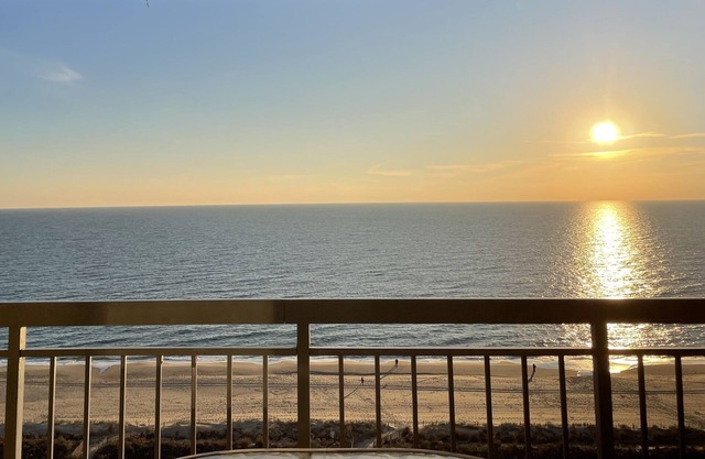 Frente a la playa con impresionantes vistas desde Oceanside y Bayside - Piscina abierta hasta el 9/30