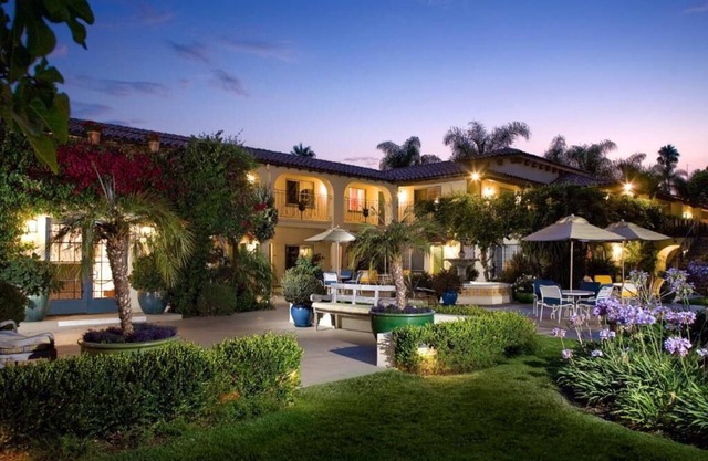 Beach Getaway! 3 Family-friendly Units, Outdoor Pool, Near MOXI Science Museum