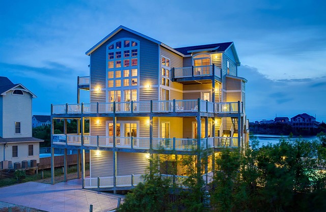 Beach home overlooking the ocean with pool, hot tub, sauna, & balcony