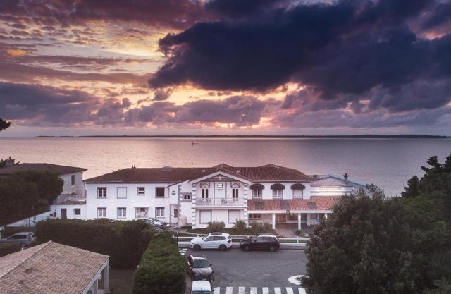 Beach Hotel - Le Grand Chalet