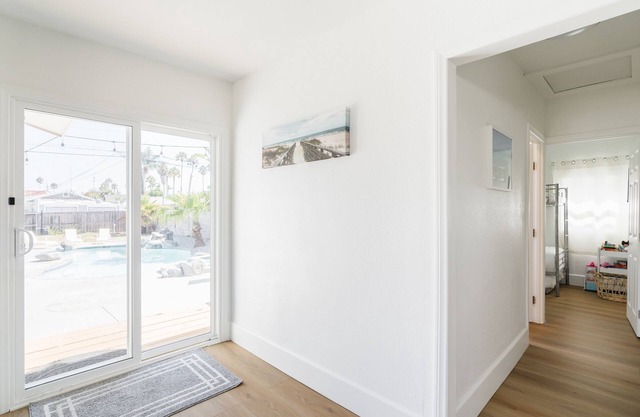 Beach House w/ Private Pool & Spa mins to beach!