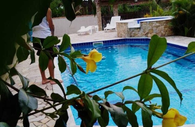 Casa de playa con piscina y jacuzzi en la costa norte de São Paulo