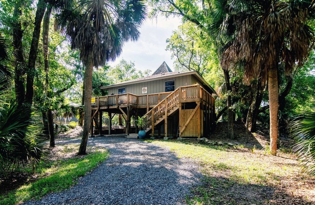 Beach Hut Cottage | Pet-Friendly 3BR Edisto Beach Vacation Rental | Easy Walk to the Beach