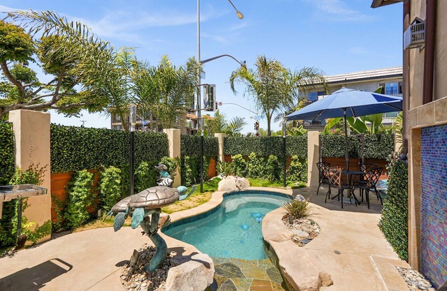 Sail Bay Luxury Retreat | Private Spa, Rooftop Views, Outdoor Kitchen & Garage Parking