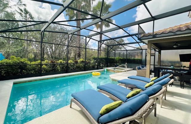 Villa temática de playa y spa * ¡Piscina soleada orientada al sur sin vecinos posteriores!