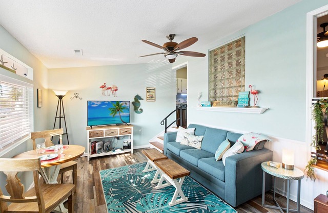 "Beach Vibes" 1Br1ba @ Ocean Inn. 2do piso, cocina completa, 1 cuadra a la diversión en la playa