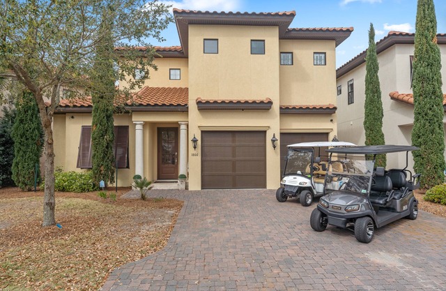 Beach Villa w/ TWO GOLF CARTS! Balcony w/ Golf Course View, Pool, Near Wharf.