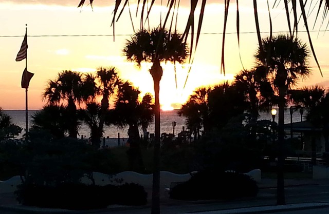 St. Pete Beach (3 ° en EE. UU.) CONDO 1999 Mo / 899 Wk. VISTA AL AGUA + AL LADO DE LA PISCINA. NO FUMADORES