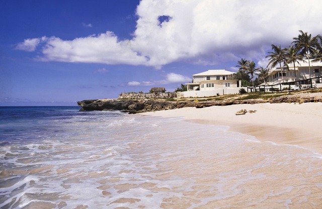 Frente a la playa de 2 dormitorios apt. No. 1 en la playa de arena blanca de Silver Sands
