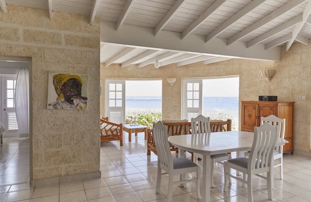 Casa de 2 dormitorios frente a la playa, justo en la playa de arena blanca de Silver Sands